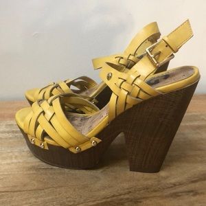 Guess yellow platform sandals